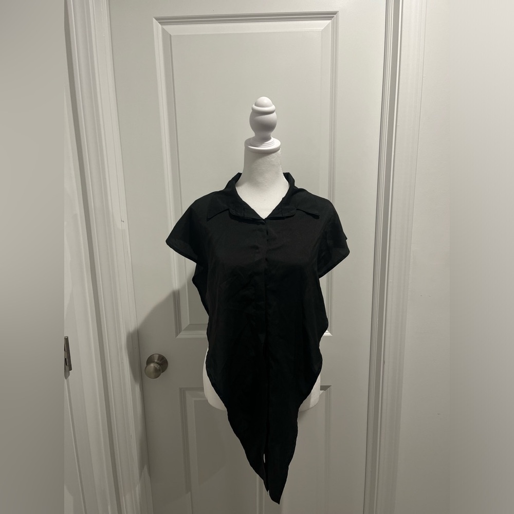 Sleeveless Open-sided Botton Down Top
